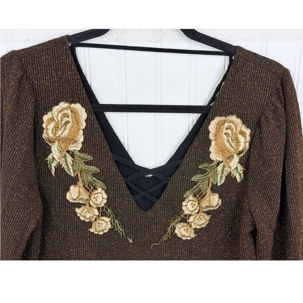 Gimmicks by BKE‎ Women's Top Sz S Brown Metallic Floral Western Criss Cross Back - Picture 5 of 10